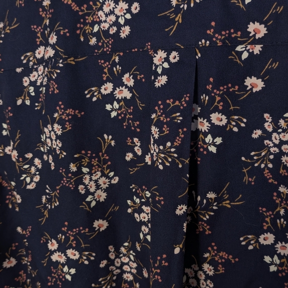 L.L. BEAN Floral WRINKLE FREE Cotton Button Down Shirt Navy Pink Size L EUC - Picture 6 of 12